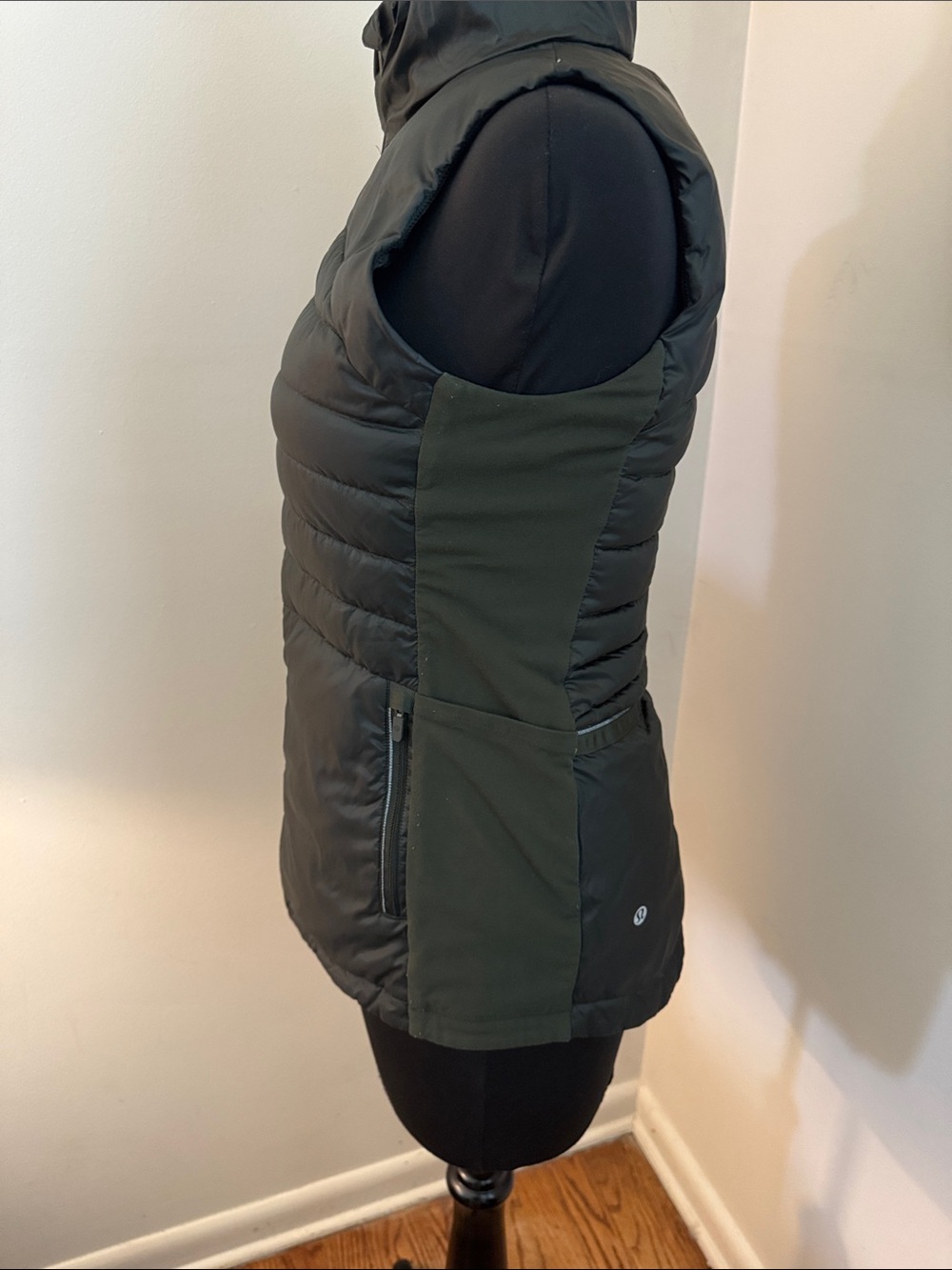 Lululemon | Women Down For A Run Vest II Size 6 Gator Green Reflective - Picture 3 of 7